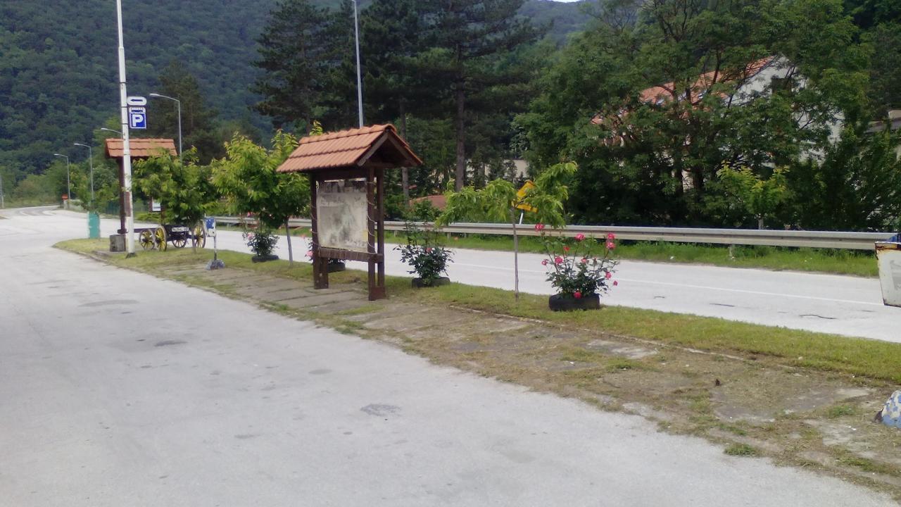 Sobe Za Izdavanje Blef Ovcar Banja Εξωτερικό φωτογραφία